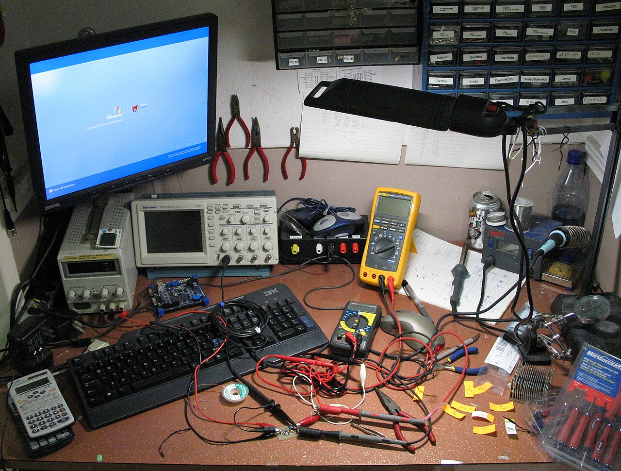電子量測工作桌實機照片